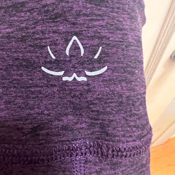 EUC Beyond Yoga Crop Leggings - Picture 2 of 5